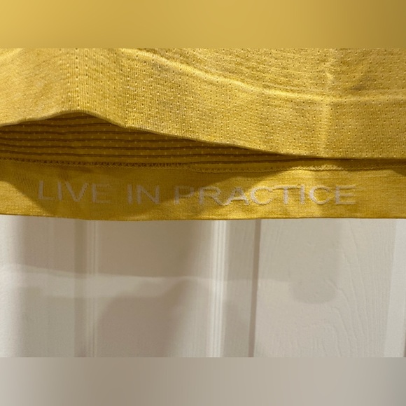 š·ļø Lululemon Menās Moisture-Wicking T-Shirts - Gently Used - Picture 4 of 4